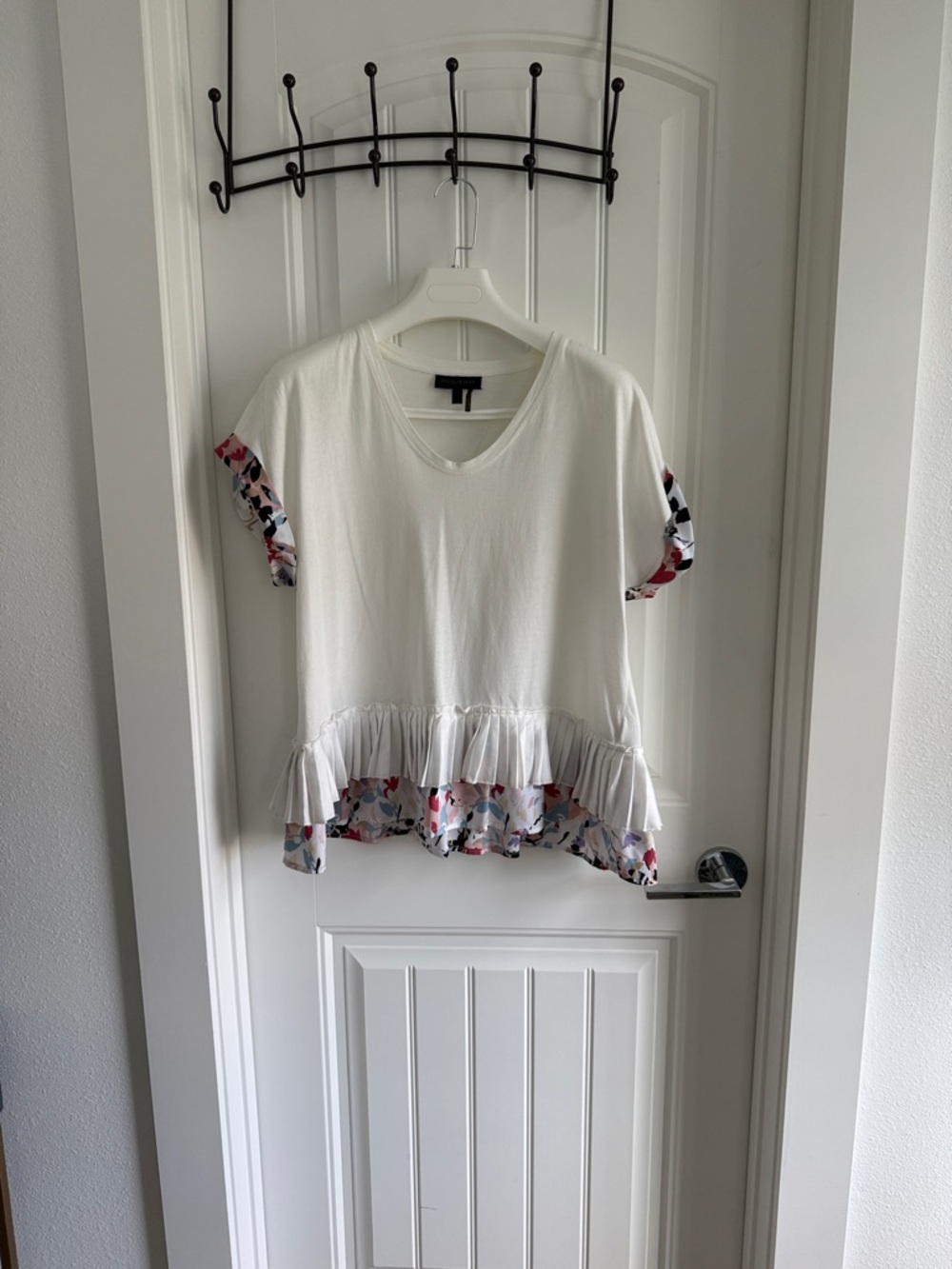 Donna Karan White Short Sleeve Ruffle Hem Top with Floral Trim Large